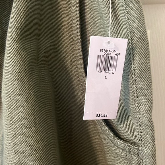 NWT Green paper bag shorts - Picture 5 of 5